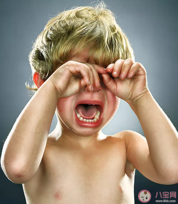 愛假哭的孩子更聰明嗎 怎么判斷孩子是不是假哭