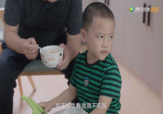 孩子一邊吃飯一邊看iPad要擔心消化不良嗎 如何讓孩子專心吃飯