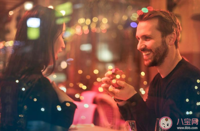 以前曖昧過(guò)的人還能當(dāng)朋友嗎 和曖昧對(duì)象能不能做朋友