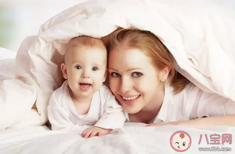 夏天坐月子能每天洗澡嗎 夏天坐月子洗澡要注意什么 夏天坐月子能每天洗澡嗎 夏天坐月子洗澡要注意什么