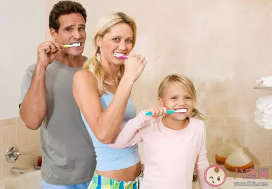 肉卡在牙縫里一會(huì)就臭了是什么原因 牙縫臭臭的怎么解