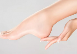 夏天腳出汗嚴重像在水中泡過一樣怎么辦 夏天腳出汗臭怎么辦