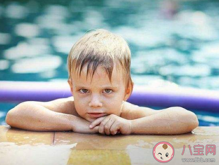 夏天帶孩子去游泳的朋友圈說說 帶孩子去游泳的說說怎么發