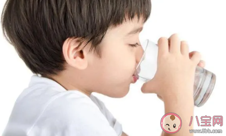 怎么讓寶寶愛上喝水 如何用白開水取代飲料 怎么讓寶寶愛上喝水 如何用白開水取代飲料