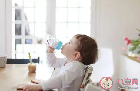 怎么讓寶寶愛上喝水 如何用白開水取代飲料 怎么讓寶寶愛上喝水 如何用白開水取代飲料