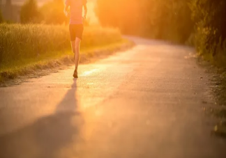 晚上跑步真的能瘦身減肥嗎 晚上跑步注意要點