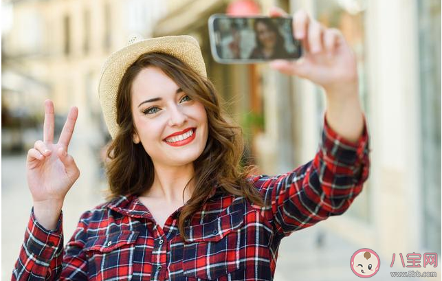 女孩子發(fā)自拍的時候該怎么夸 女生發(fā)自拍夸贊文案句子