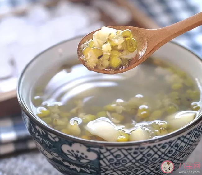 夏天熱可以給孩子喝綠豆湯解暑嗎 給孩子喝多少綠豆湯合適 夏天熱可以給孩子喝綠豆湯解暑嗎 給孩子喝多少綠豆湯合適