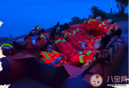 向戰斗在一線防汛的人致敬的心情句子 致敬感恩防汛英雄的一句話說說文案