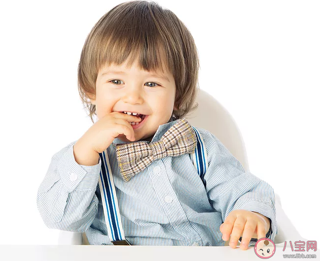 寶寶什么時候長第一顆牙 寶寶長第一顆牙齒的時間