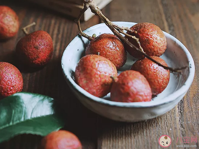 荔枝泡保鮮劑有危害嗎 荔枝怎么保存新鮮 荔枝泡保鮮劑有危害嗎 荔枝怎么保存新鮮