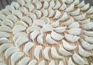 今天吃餃子發(fā)朋友圈說說 關(guān)于吃餃子曬朋友圈句子