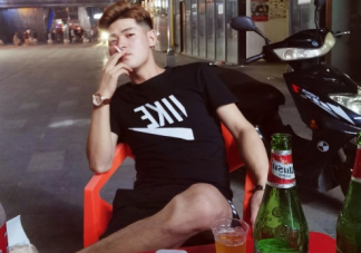 關于一個人喝酒的說說心情 一個人獨自喝酒的傷感說說