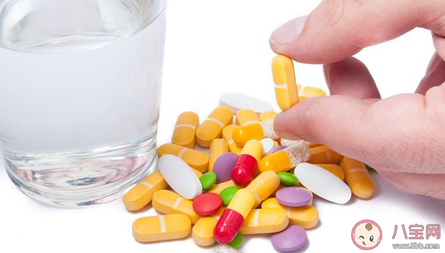 吃安眠藥喝酒會有什么后果 經(jīng)常吃安眠藥有什么副作用