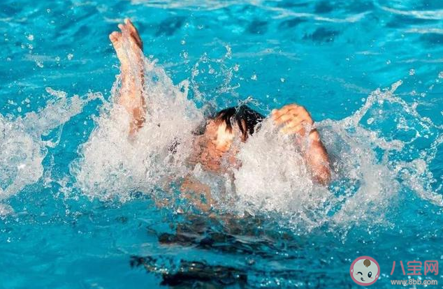 不小心溺水如何自救 不慎溺水自救方法