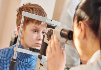 近視度數低不戴眼鏡可以嗎 近視了眼鏡度數配低一點好不好