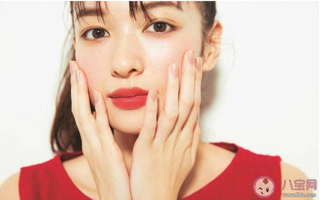 長期呆在空調(diào)房對(duì)皮膚有什么影響 在空調(diào)房里皮膚如何保濕 長期呆在空調(diào)房對(duì)皮膚有什么影響 在空調(diào)房里皮膚如何保濕