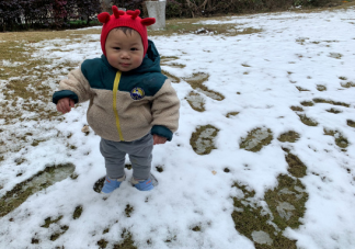 寶寶第一次看見雪句子 小朋友第一次看見雪心情說說