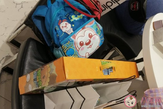 兒子給我買衣服朋友圈心情說說 曬兒子買的衣服感慨句子 兒子給我買衣服朋友圈心情說說 曬兒子買的衣服感慨句子