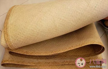 三伏天孩子不能睡涼席嗎 涼席材質怎么挑選 三伏天孩子不能睡涼席嗎 涼席材質怎么挑選