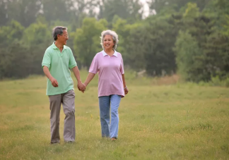 散步能降血壓?jiǎn)?高血壓患者散步要注意什么