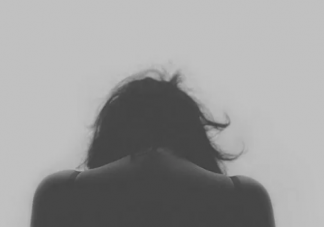 什么原因容易導(dǎo)致抑郁癥的發(fā)生 抑郁癥平時(shí)吧不能吃哪些食物