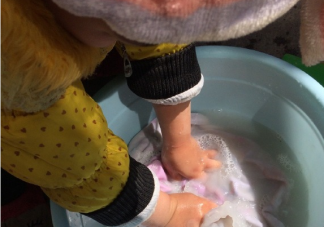 女兒第一次洗衣服的心情說說 女兒自己動手洗衣服開心感言