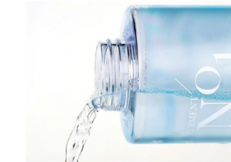 卸妝膏和卸妝水哪個對皮膚傷害大  卸妝膏跟卸妝水區別是什么