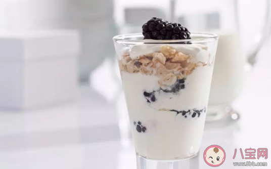 酸奶選擇脫脂的還是全脂的 酸奶脫脂和全脂區別是什么