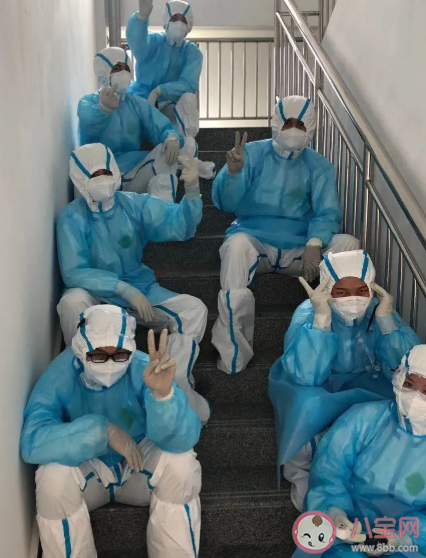 抱冰男孩背后的故事是怎樣的 抱冰男孩是怎么火的