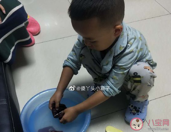 寶寶第一次洗襪子心情說說 表揚孩子自己洗襪子感悟句子