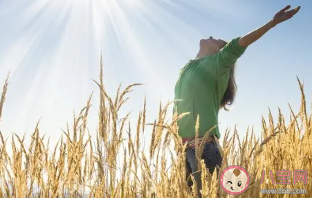 喜歡秋天的說說句子 描寫秋天的優(yōu)美句子大全