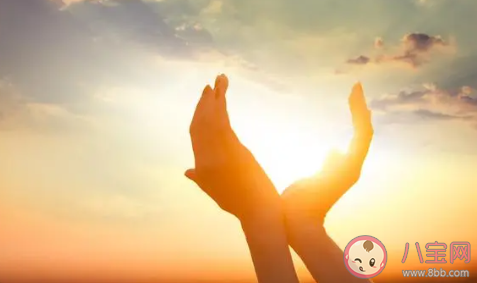 喜歡秋天的說說句子 描寫秋天的優(yōu)美句子大全