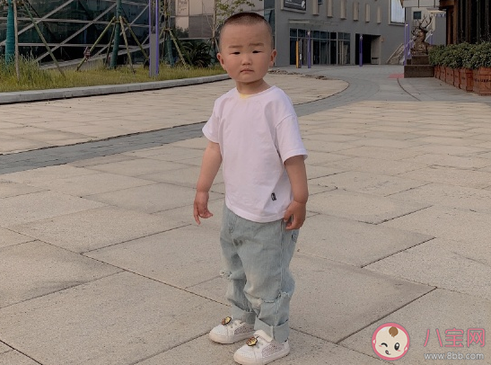 兒子曬黑的幽默搞笑說(shuō)說(shuō) 兒子被曬黑發(fā)朋友圈文案 兒子曬黑的幽默搞笑說(shuō)說(shuō) 兒子被曬黑發(fā)朋友圈文案