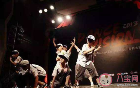 看兒子跳舞的朋友圈說說 兒子會跳舞了發朋友圈句子