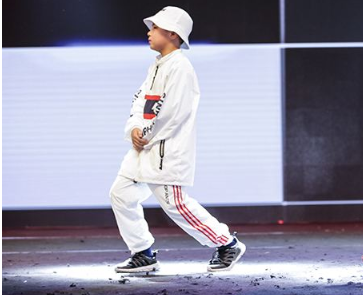 兒子跳街舞發朋友圈說說 兒子跳街舞很酷的說說句子