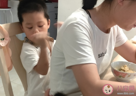 表達(dá)孩子給我捶背發(fā)朋友圈說說 孩子給我捶背的心情感慨句子