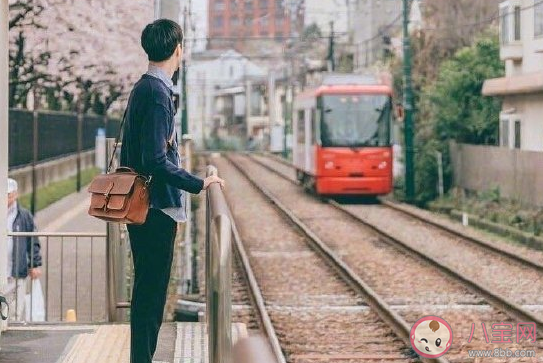 關于突然好想回家發朋友圈傷感說說 突然好想回家微信心情短語