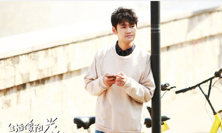 《生活像陽光一樣燦爛》是根據(jù)小說改編的嗎 原著小說是什么