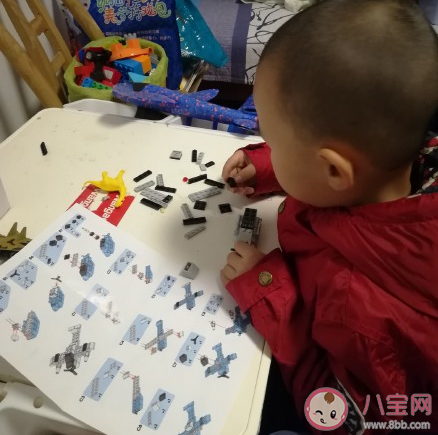 表揚孩子拼樂高的說說 孩子自己拼完樂高夸獎的話