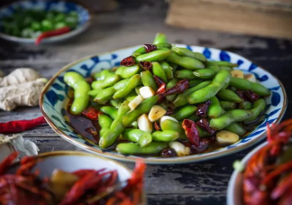 沒煮熟的毛豆吃了會中毒嗎 吃了沒煮熟的毛豆會怎樣