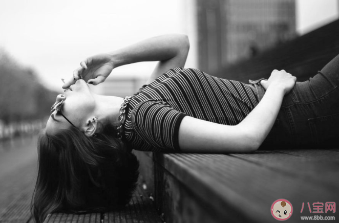 從小缺愛的女孩怎么慢慢變開朗 缺愛的孩子怎么治愈自己