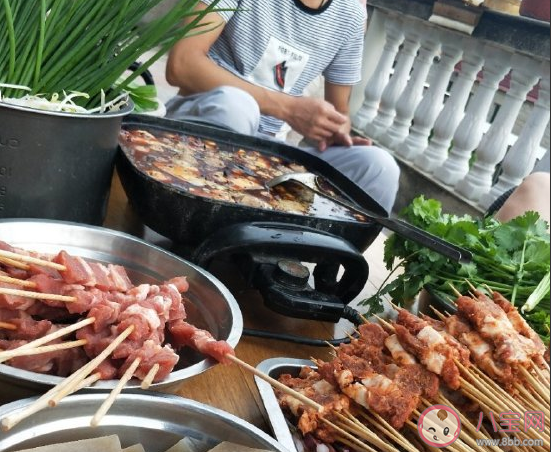 表達一家人在一起吃飯幸福溫馨的說說 陪家人一起吃飯聚餐的短句 表達一家人在一起吃飯幸福溫馨的說說 陪家人一起吃飯聚餐的短句