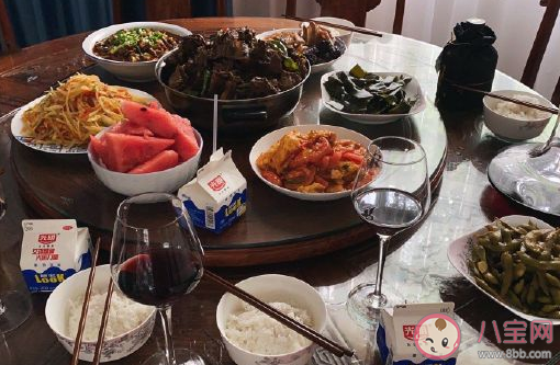 表達一家人在一起吃飯幸福溫馨的說說 陪家人一起吃飯聚餐的短句 表達一家人在一起吃飯幸福溫馨的說說 陪家人一起吃飯聚餐的短句