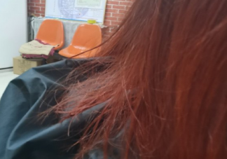 關于染頭發(fā)了了發(fā)朋友圈心情句子 頭發(fā)染了換顏色了幽默搞笑句子