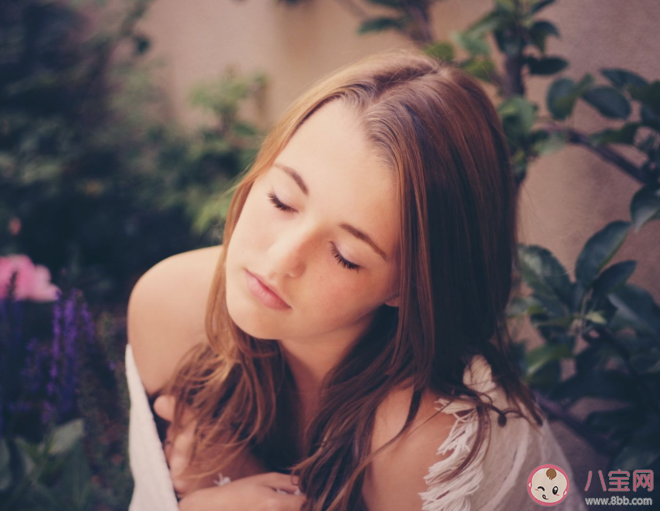 怎樣判斷喜歡的女生喜不喜歡自己 ?試探女生喜歡一個(gè)人的方法技巧