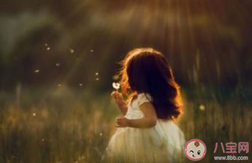 門(mén)開(kāi)著開(kāi)著女兒就長(zhǎng)大了朋友圈感慨說(shuō)說(shuō) 門(mén)開(kāi)著開(kāi)著女兒就長(zhǎng)大了感受分享