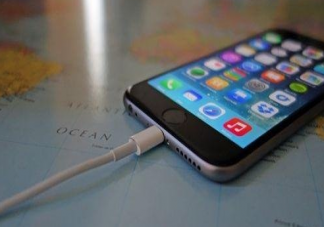 手機充電器不拔會浪費電嗎 手機充電器一晚上不拔會怎么樣