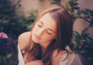 怎樣判斷喜歡的女生喜不喜歡自己 ?試探女生喜歡一個人的方法技巧