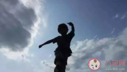 楊超越對孩子說了哪些話令人感動 幫孩子樹立目標的重要性